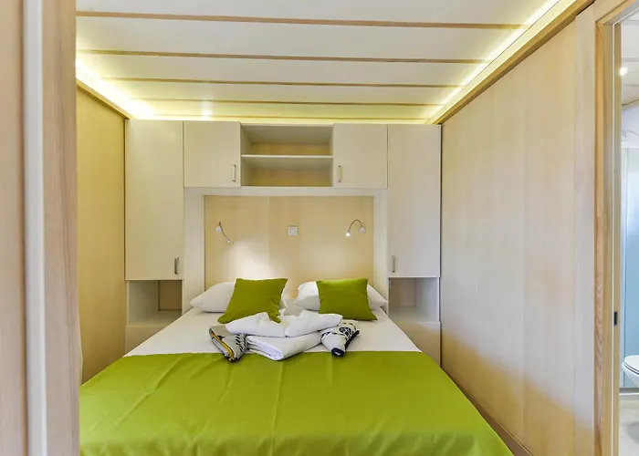 Mobil House Nevera 2