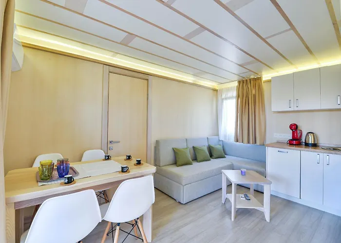 Mobil House Nevera 2