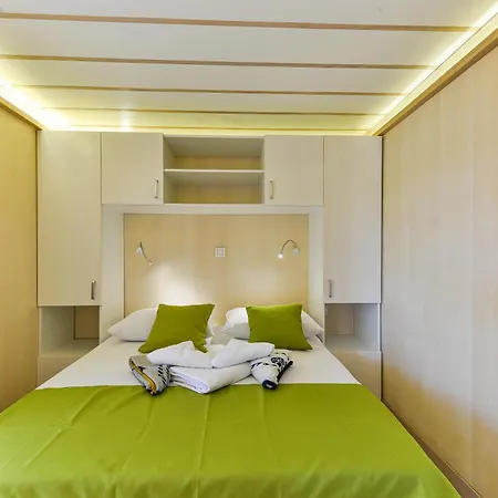 Mobil House Nevera 2