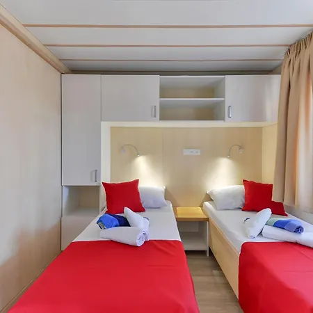 Mobil House Nevera 2