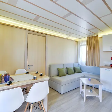 Mobil House Nevera 2